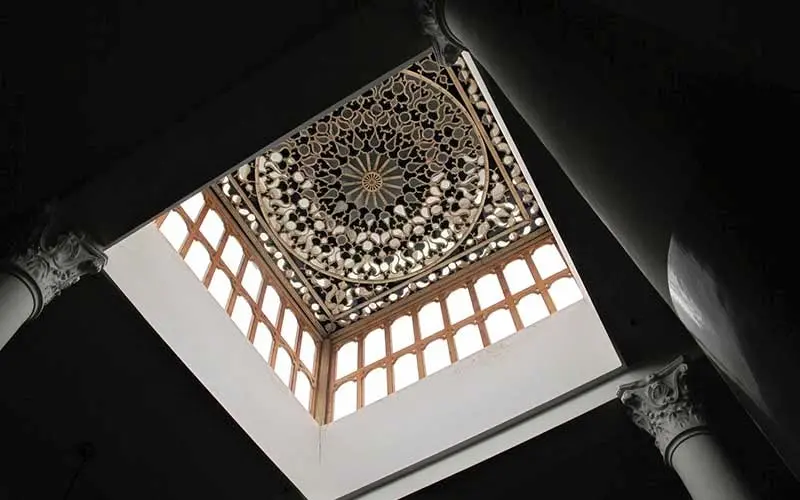 سقف خانه مشروطه تبریز، منبع عکس: chtn.ir، عکاس: نامشخص