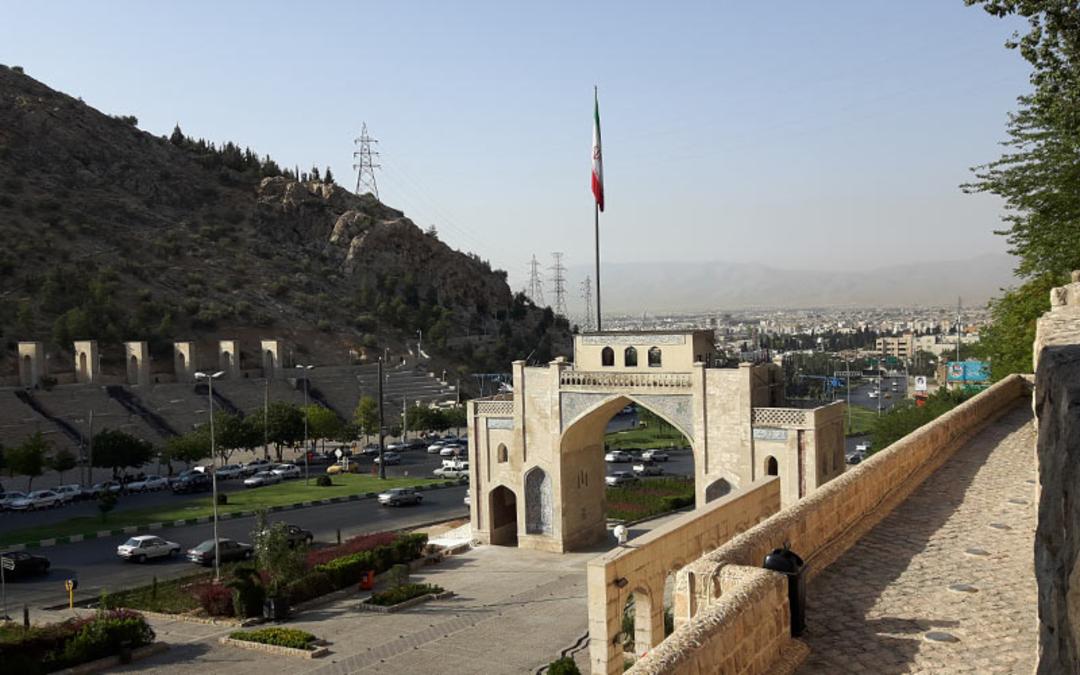 دروازه قرآن شیراز در کنار بزرگراه ورودی شیراز