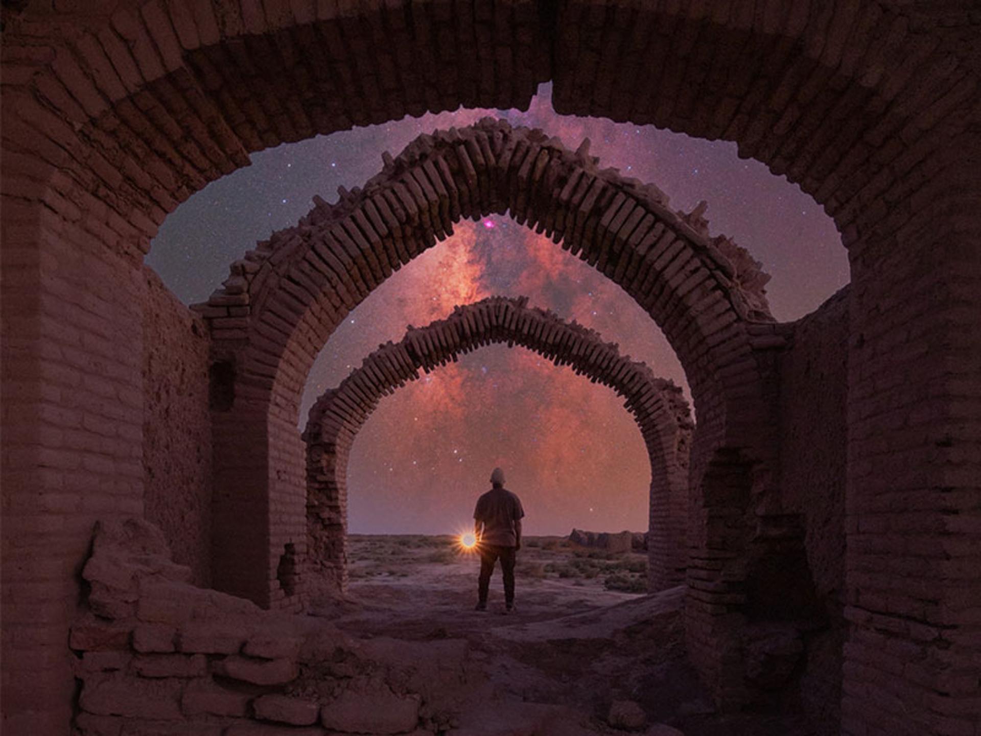 کهکشان راه شیری در آسمان کویر لوت، منبع عکس: benjaminbarakat.com، عکاس: Benjamin Barakat