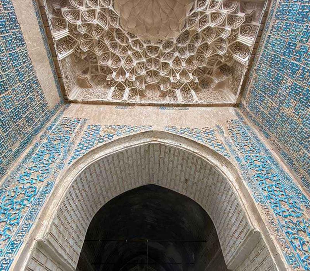 تزیینات مقبره بایزید بسطامی، منبع عکس: گوگل مپ، عکاس: ماندانا هاشمیان