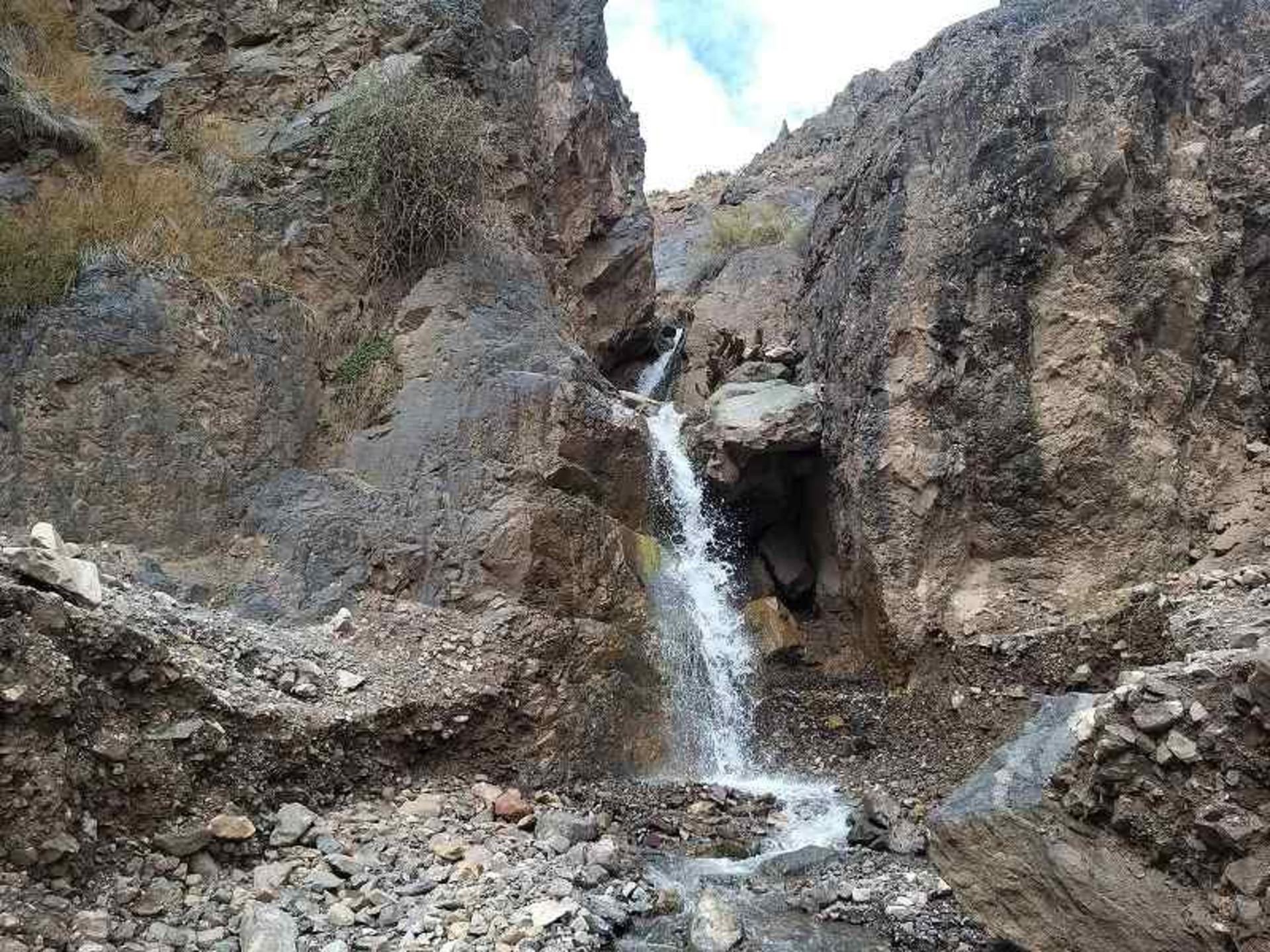 آبشار نگارمن؛ منبع عکس: ویکی لاک؛ عکاس: محمد هادی سیف