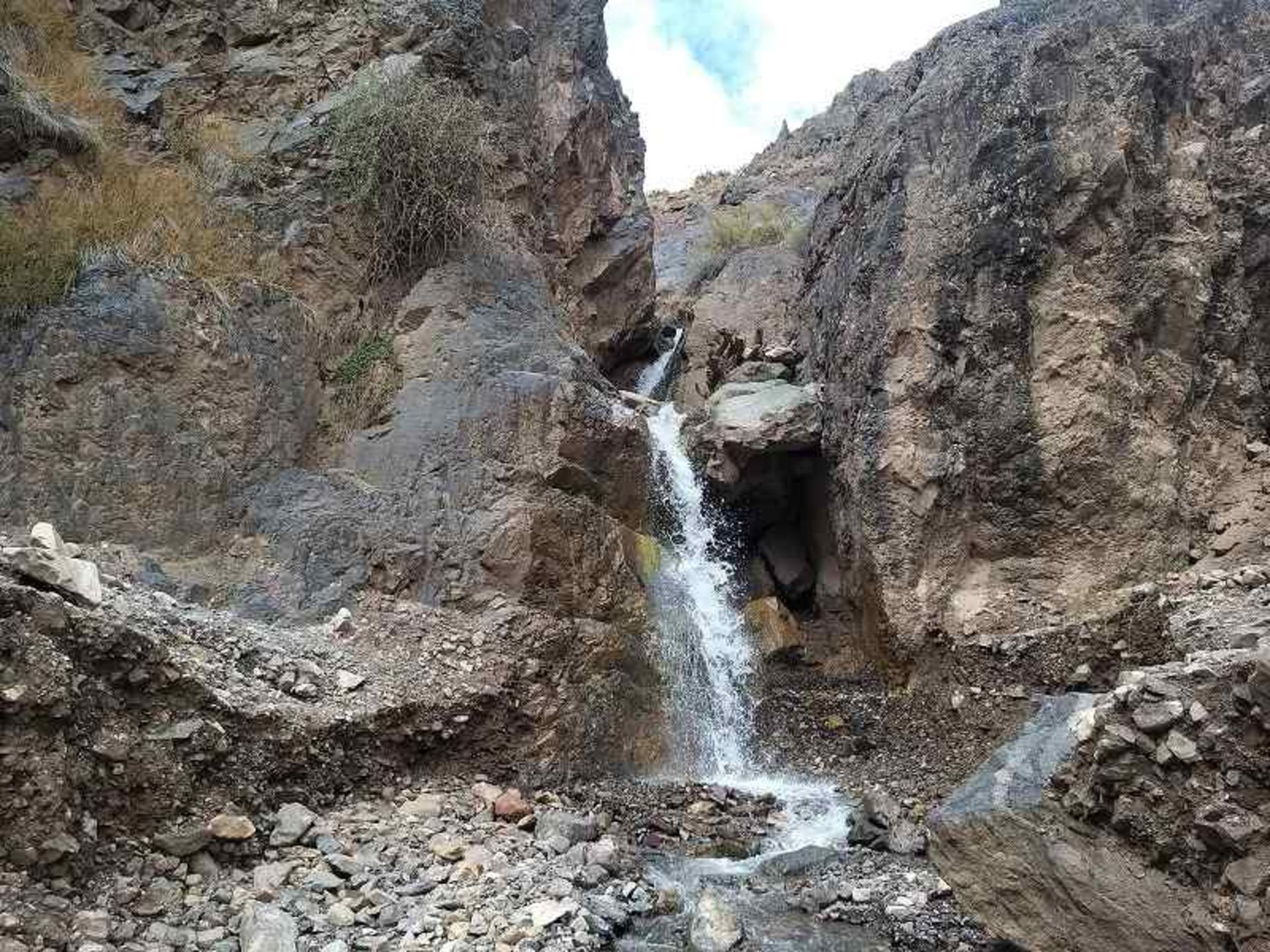 آبشار نگارمن؛ منبع عکس: ویکی لاک؛ عکاس: محمد هادی سیف