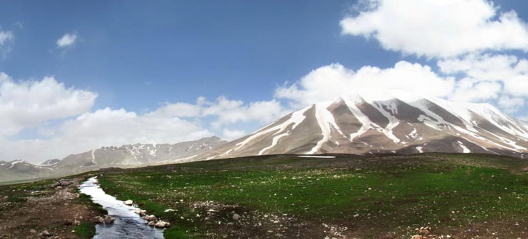 رودخانه در دامنه کوه سهند، منبع عکس: 