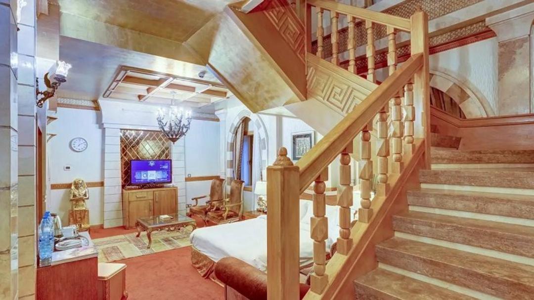 دوبلکس ایرانیان باستان هتل درویشی مشهد؛ منبع عکس: وب‌ سایت Darvishiroyal.com. عکاس: نامشخص