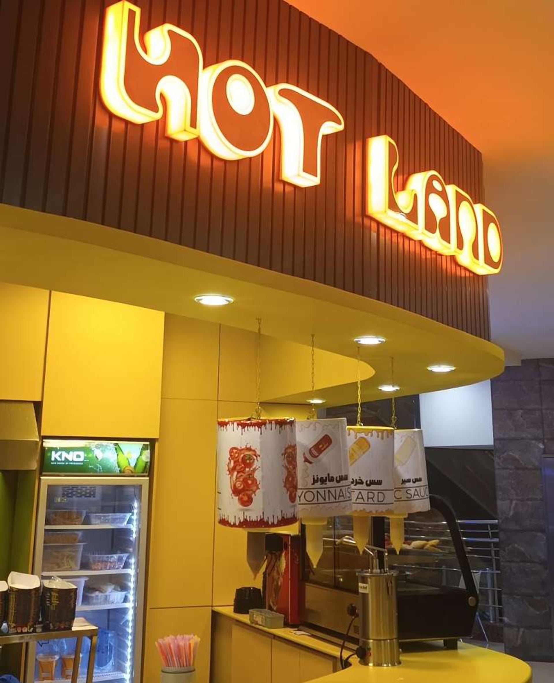 فودکورت برج اول کرمان؛ منبع عکس: گوگل مپ؛ عکاس: shakiba gh