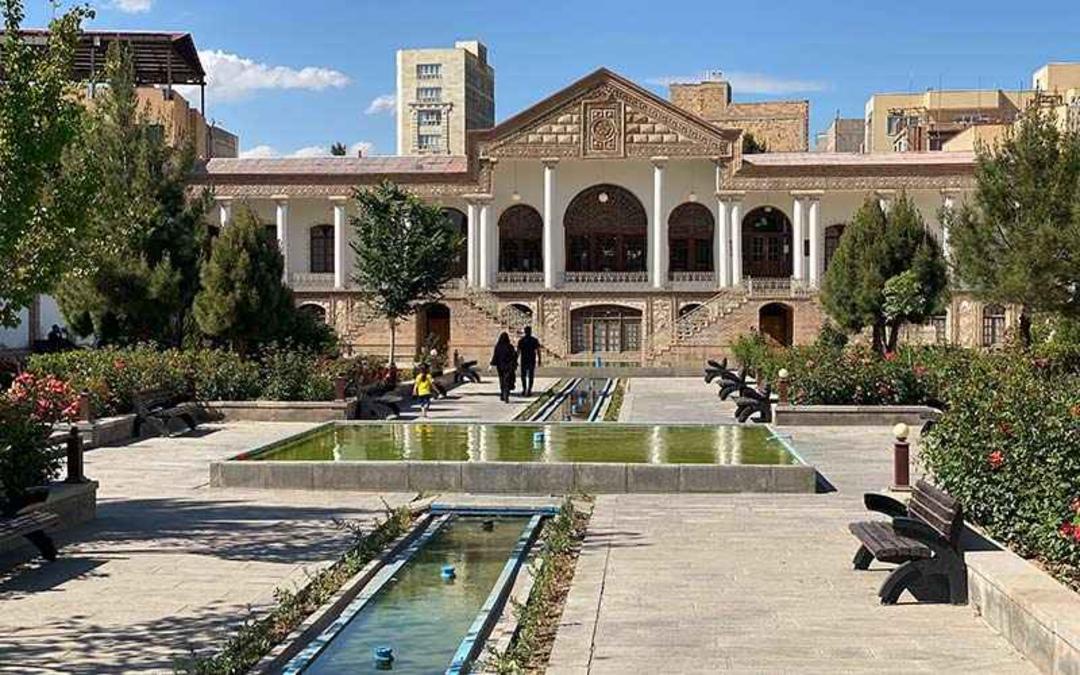 حیاط موزه قاجار تبریز