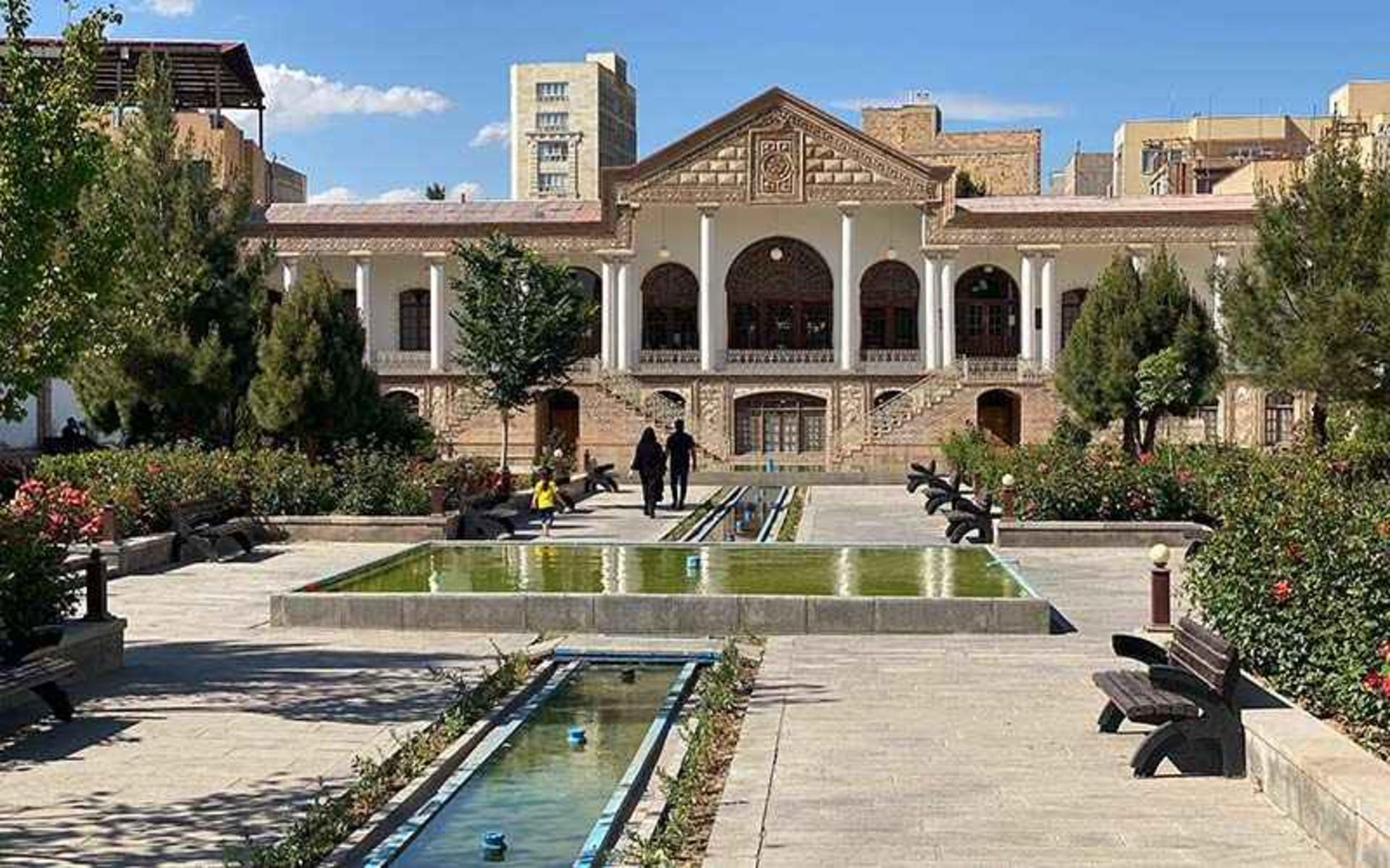 حیاط موزه قاجار تبریز