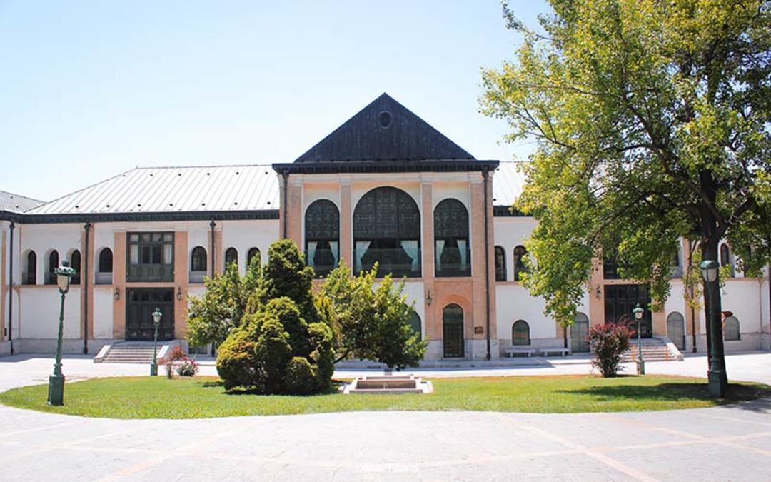 عمارتی در کاخ نیاوران، منبع عکس: گوگل مپ، عکاس: مجتبی فتاح دماوندی