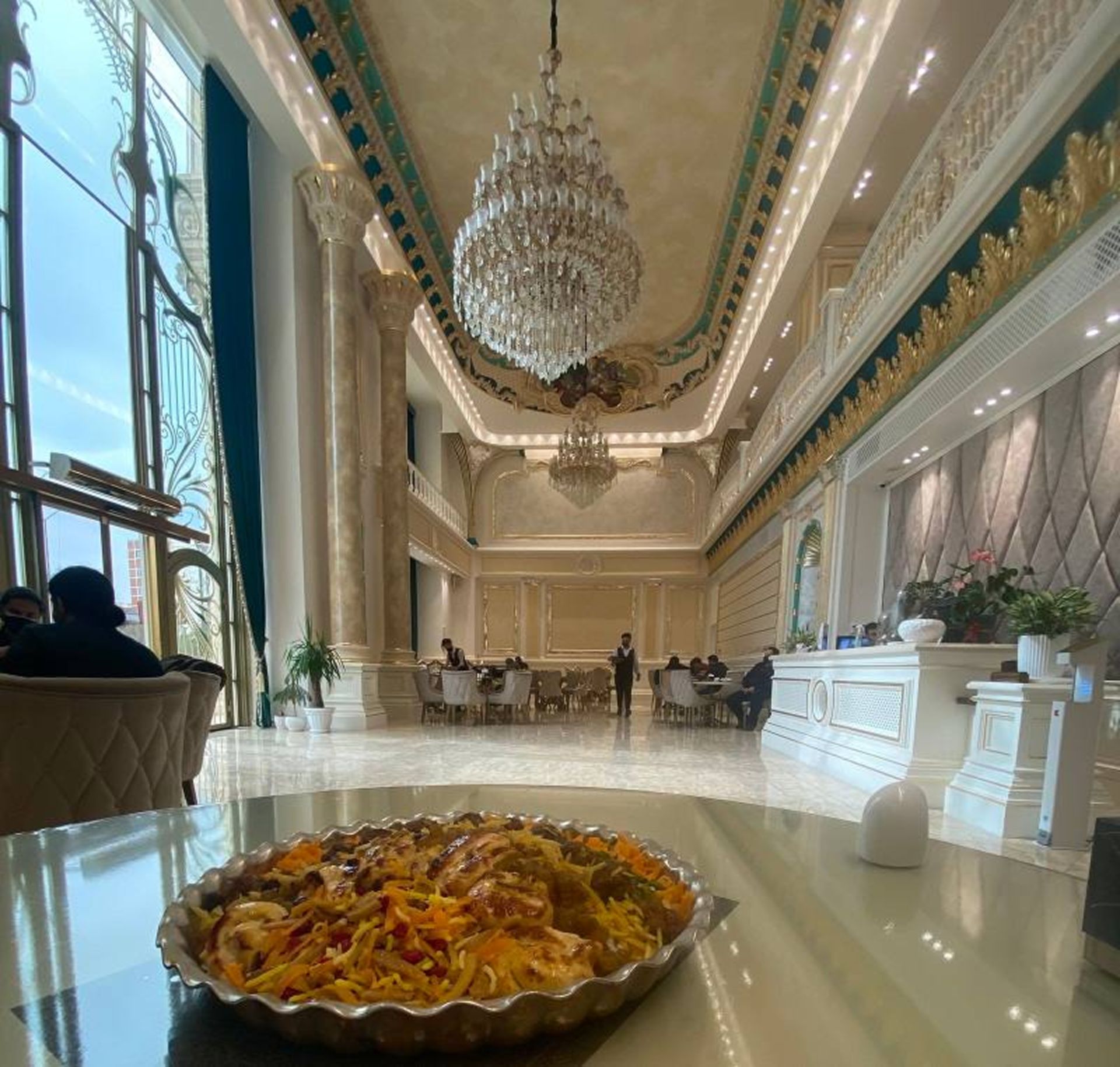 ستوران مجلل حاج رحیم سمنان؛ منبع عکس: گوگل مپ؛ عکاس: sohrabi fardin
