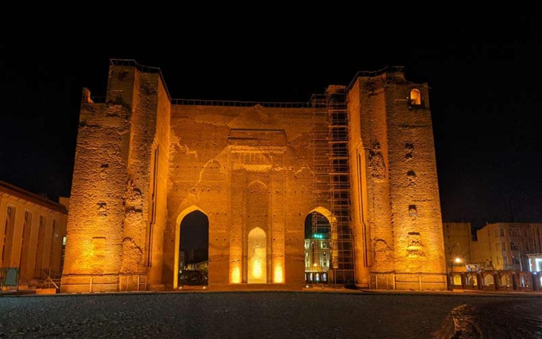 نورپردازی ارگ علیشاه در شب