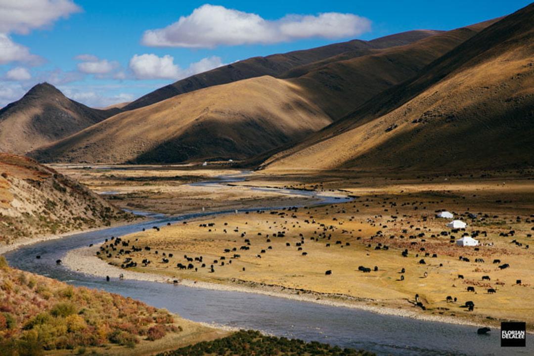 جاده ای کوهستانی در سیچوان غربی