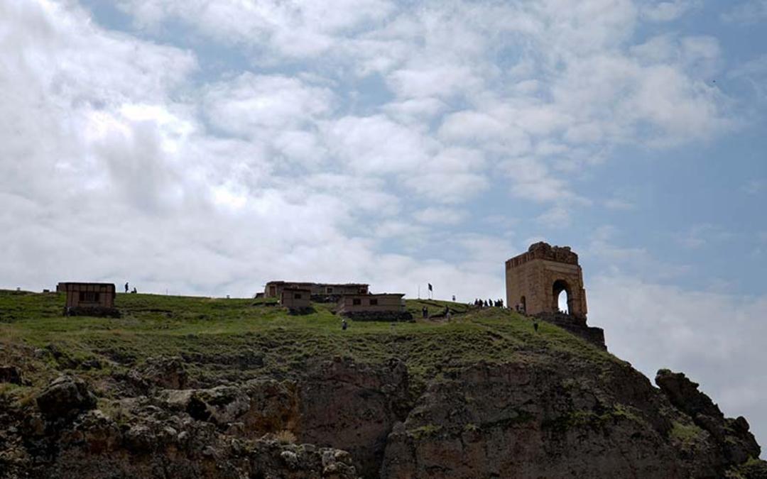 سازه آجری در قلعه ضحاک