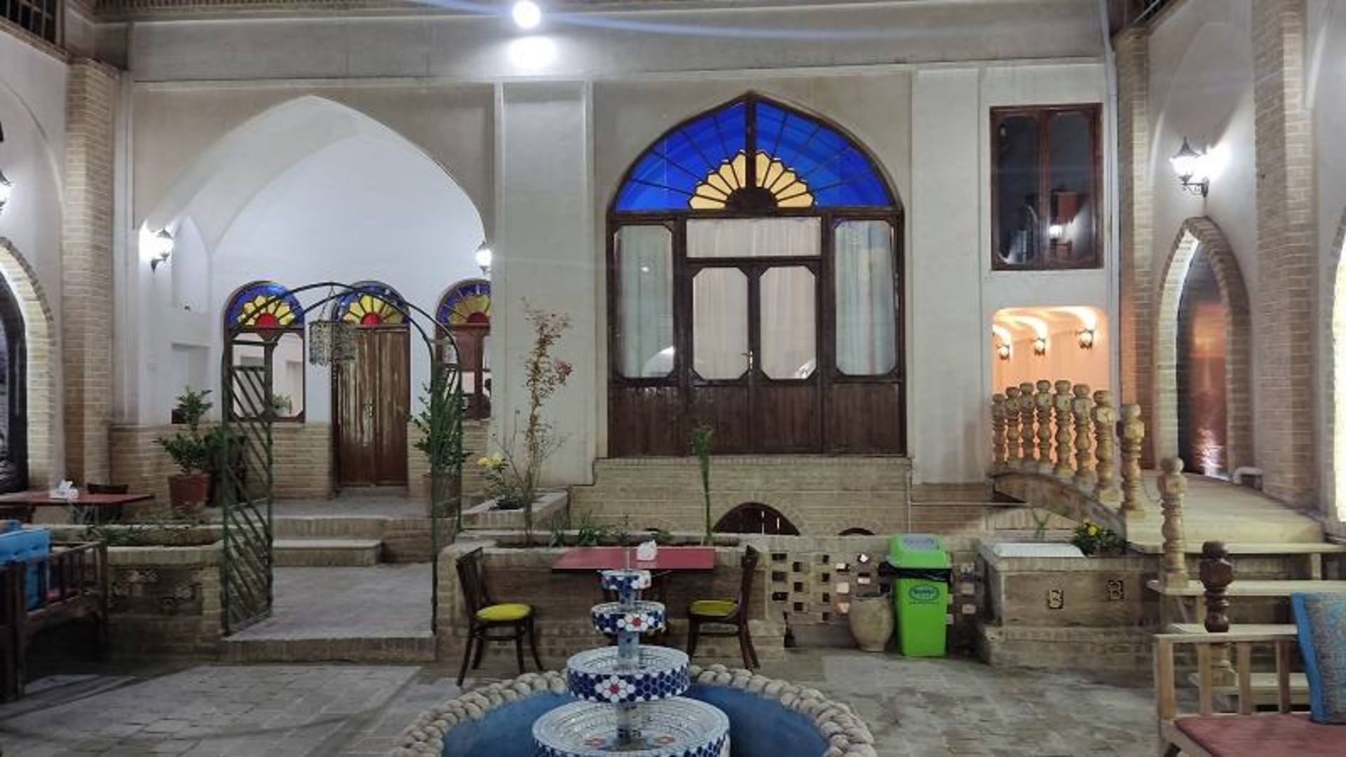رستوران عمارت هفت خوان سمنان؛ منبع عکس: گوگل مپ؛ عکاس: محمد آفریده