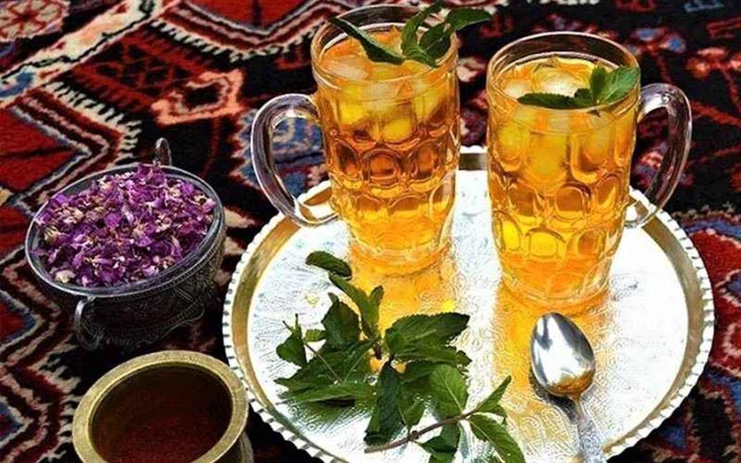 لیوان های شربت زعفران