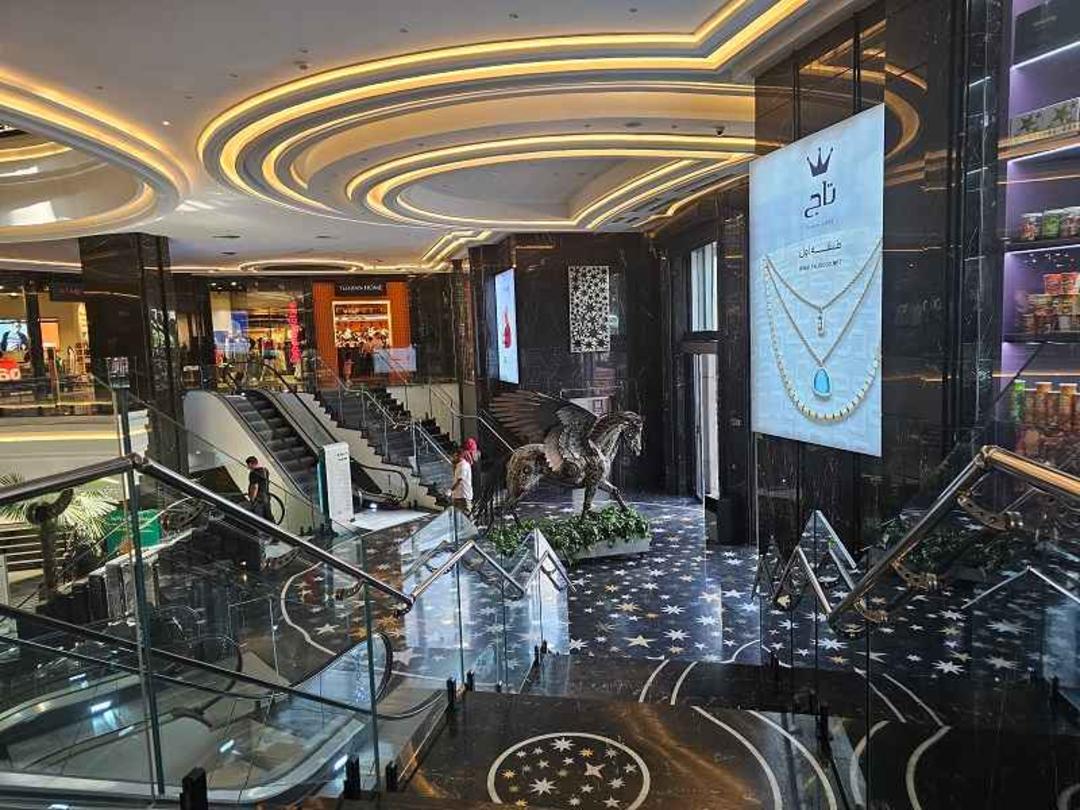 قسمتی از همکف هدیش مال؛ منبع عکس: گوگل مپ. عکاس: Mohsen m