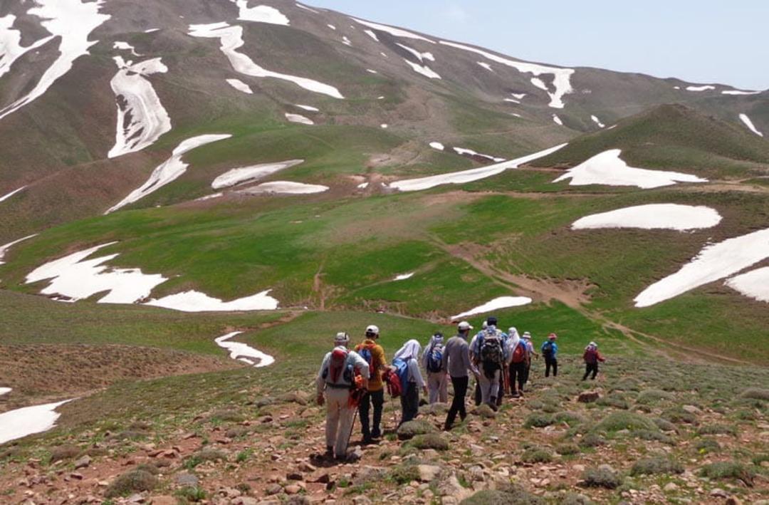 صعود گروهی به کوه سهند، منبع عکس: کسب و کار نیوز، عکاس: نامشخص