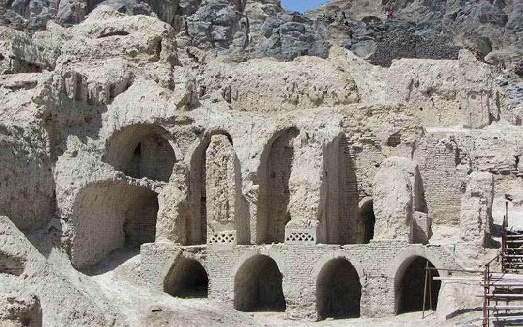 بنای تاریخی روی کوه خواجه سیستان، منبع عکس: گوگل مپ، عکاس: حامد رزاقی