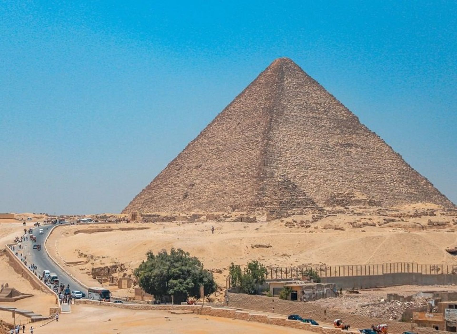 هرم بزرگ جیزه جیزه مصر؛ منبع عکس وب سایت Worldfamousthings.com. عکاس نامشخص