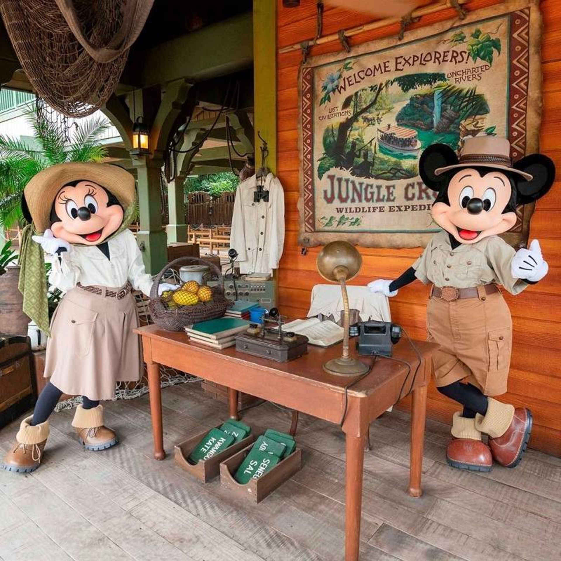 میکی و مینی موس در تم سرزمین ادونچر دیزنی لند توکیو؛ منبع عکس: اینستاگرام Tokyodisneyresort_official. عکاس: نامشخص