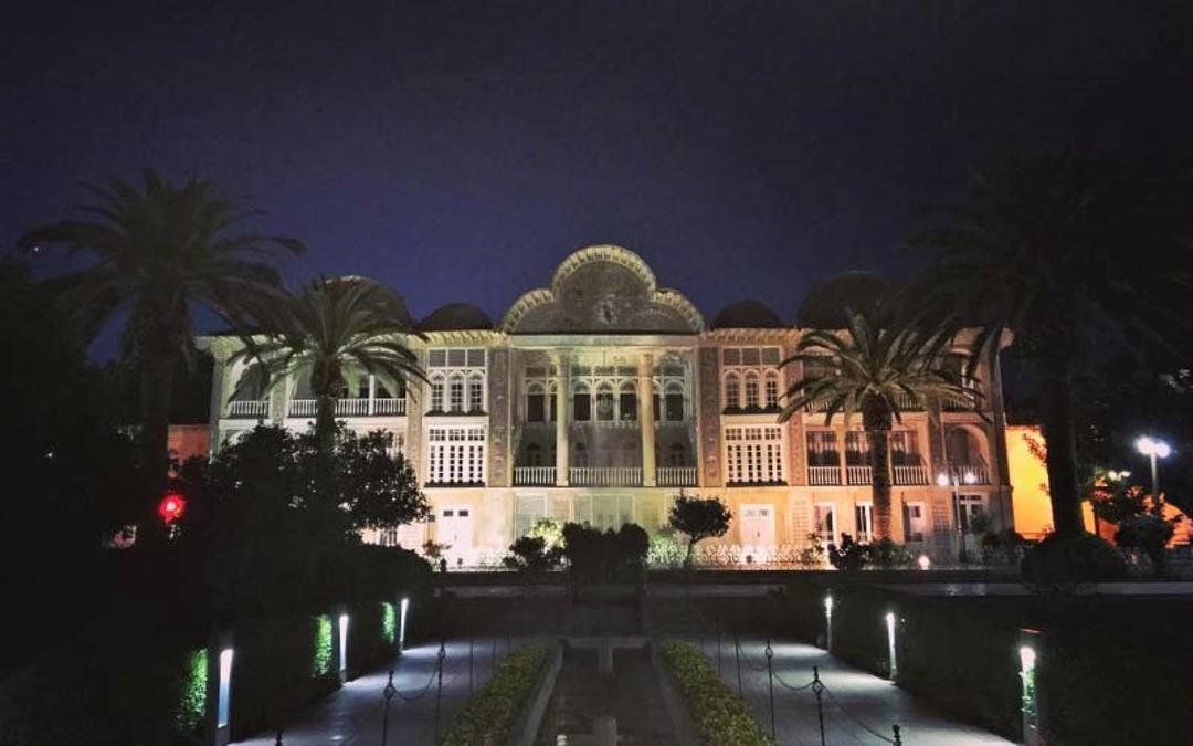 باغ ارم شیراز در شب