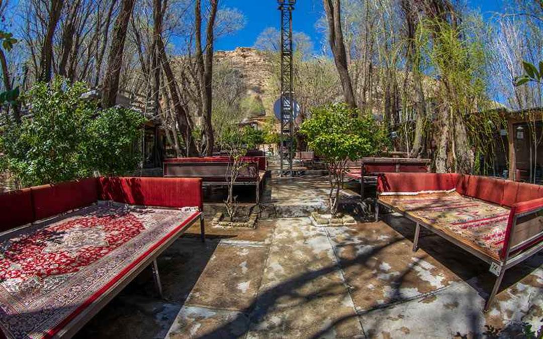 رستورانی در دشت ارژن، منبع عکس: گوگل مپ، عکاس: studio panowon