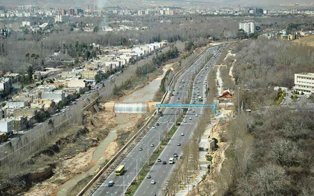 تردد خودروها در بلوار چمران شیراز