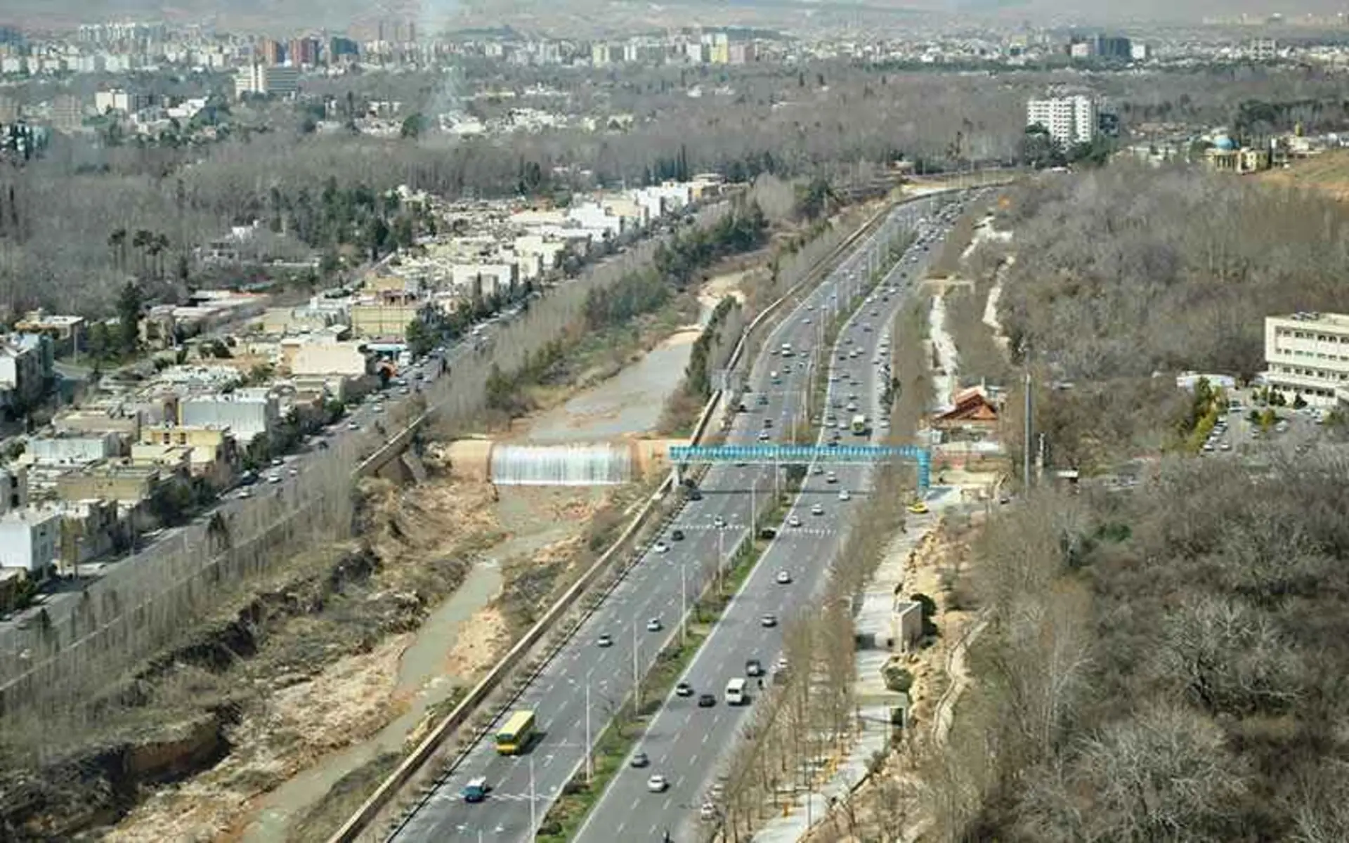 تردد خودروها در بلوار چمران شیراز