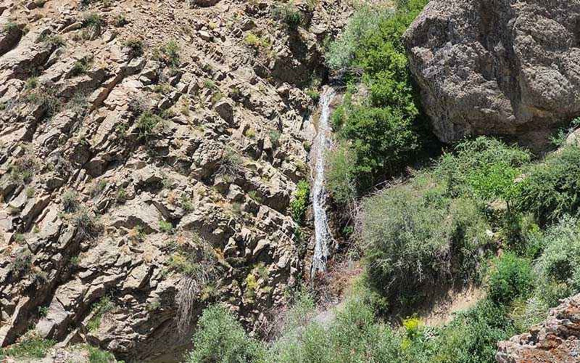 ارتفاع آبشار سنگان، منبع عکس: گوگل مپ، عکاس:  دکتر دبیرچی لو