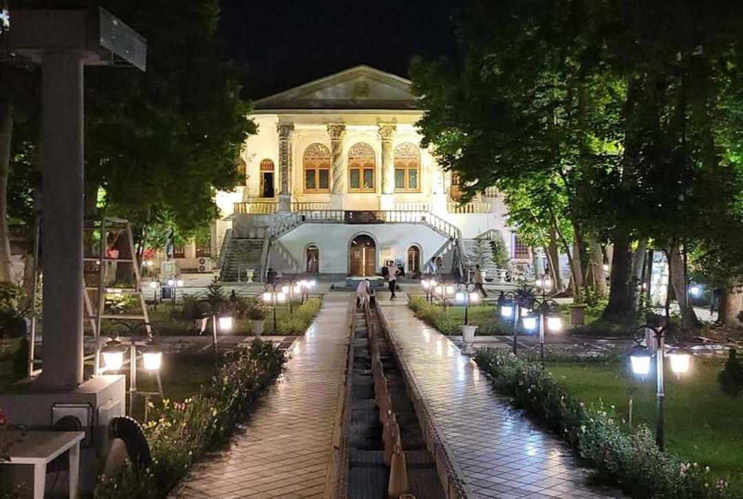 باغ فردوس در شب؛ منبع عکس: گوگل‌مپ. عکاس: Ehsan Diary