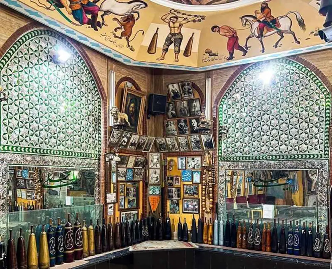 فضای داخلی زورخانه شیر