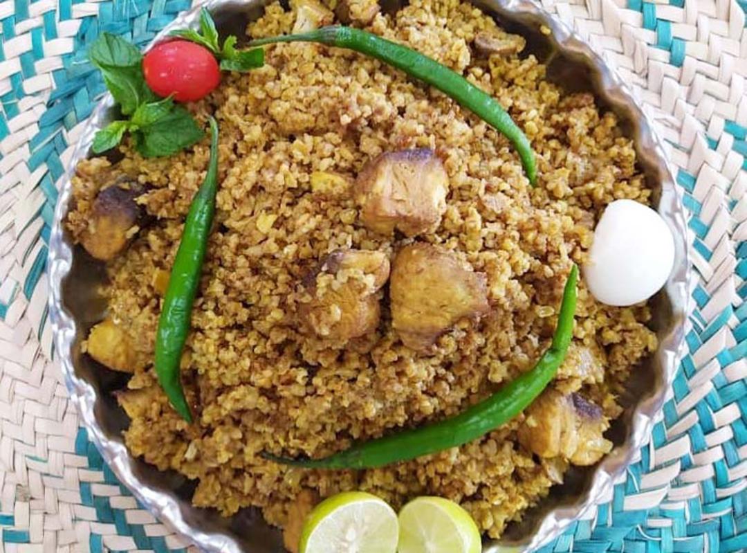 موفلک غذای سنتی هرمزگان در سینی استیل، منبع عکس: صفحه اینستاگرام mofallak5918، عکاس: نامشخص