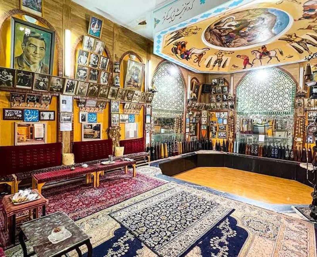 محیط داخلی و گود زورخانه شیر تهران