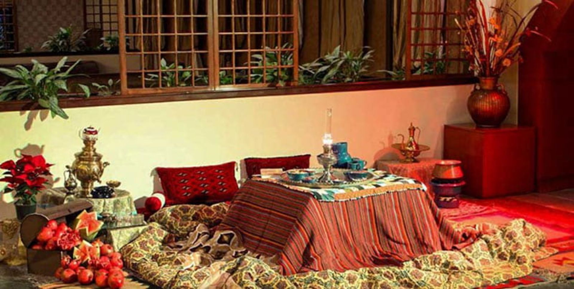 سفره یلدا روی کرسی، منبع عکس: خبرگزاری فارس، عکاس: نامشخص