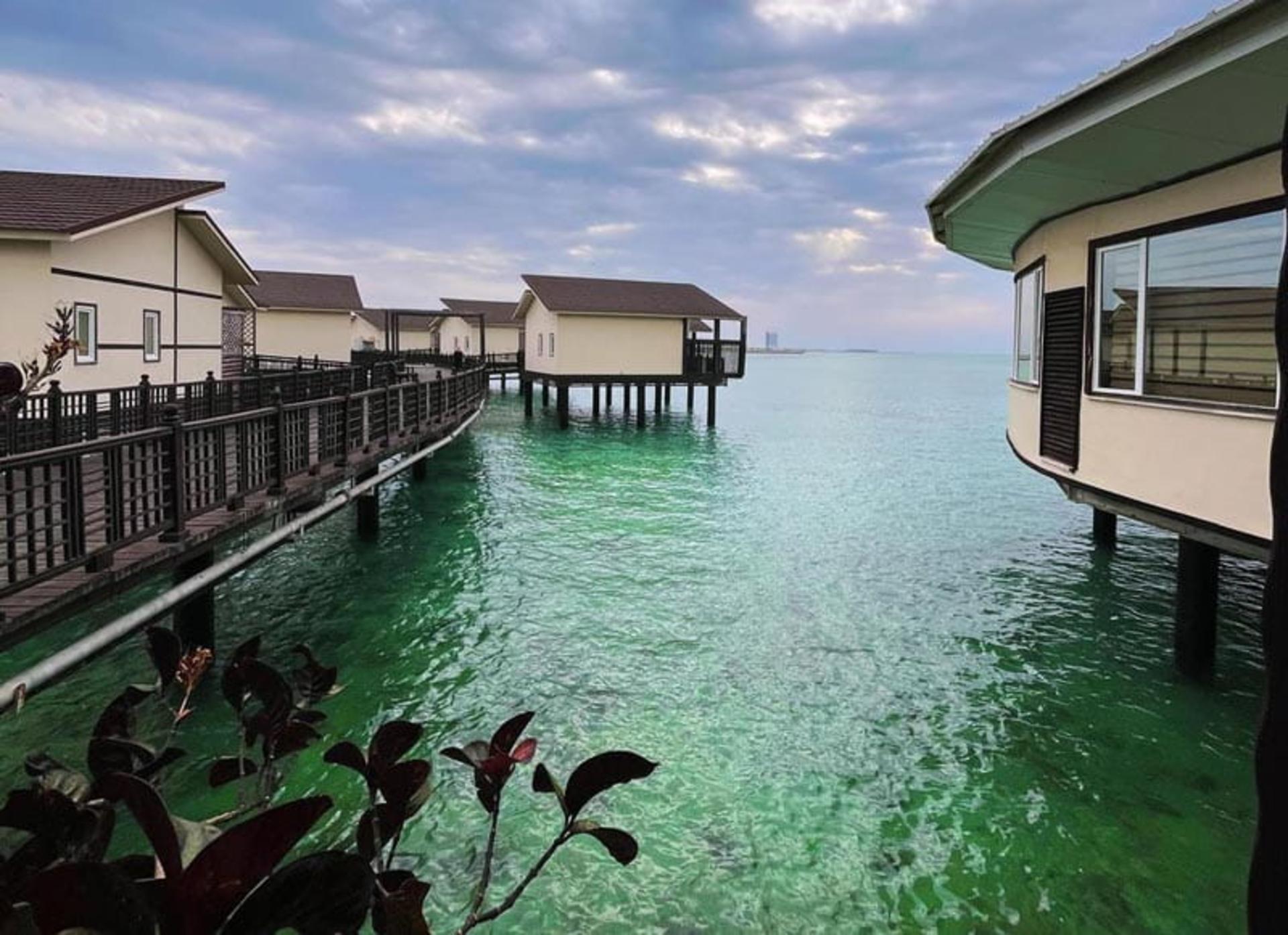 کلبه های چوبی هتل ترنج روی آب، منبع عکس: toranj-marine-hotel@، عکاس: نامشخص