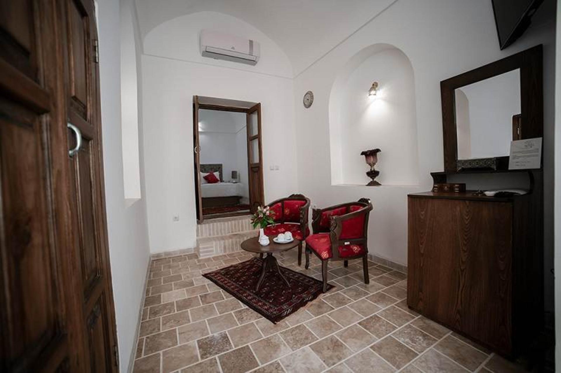 اتاق های سنتی هتل هومان یزد؛ منبع عکس: hoomanhotel.com؛ عکاس: نامشخص