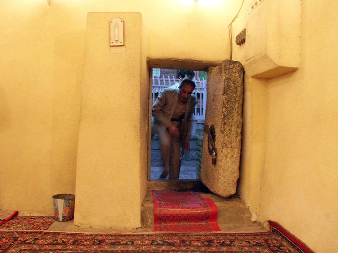 درب ورودی آرامگاه استر و مردخای؛ منبع عکس: wikimedia.org؛ عکاس: Giorgio Montersino
