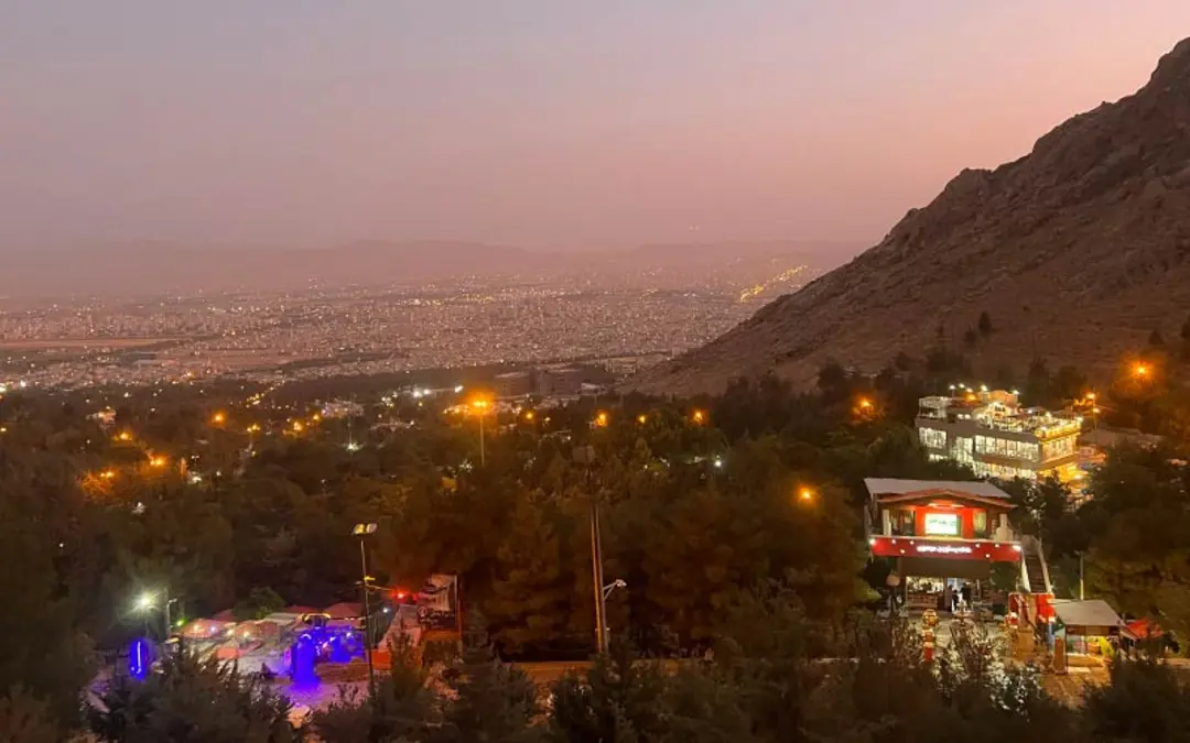 پارک کوهستان کرمانشاه در شب، منبع عکس: گوگل مپ، عکاس: 