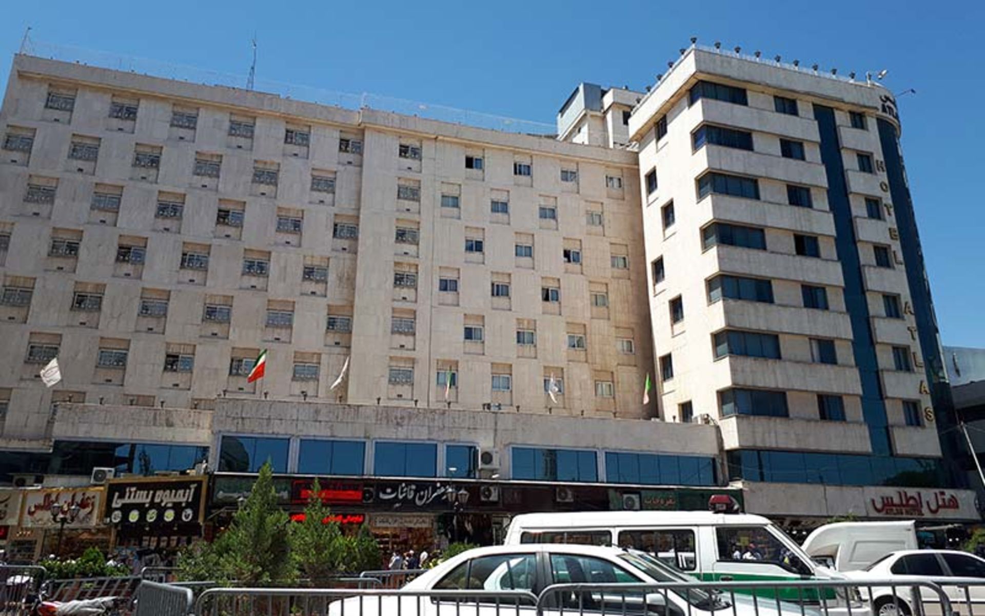 نمای بیرونی هتل اطلس مشهد، منبع عکس: گوگل مپ، عکاس: محمدرضا امیری