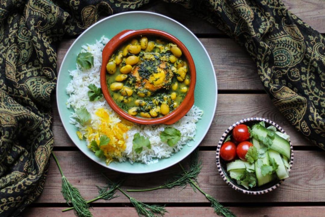 باقلا قاتوق با برنج زعفرانی؛ منبع عکس: وب سایت dishtales.com؛ عکاس: نامشخص