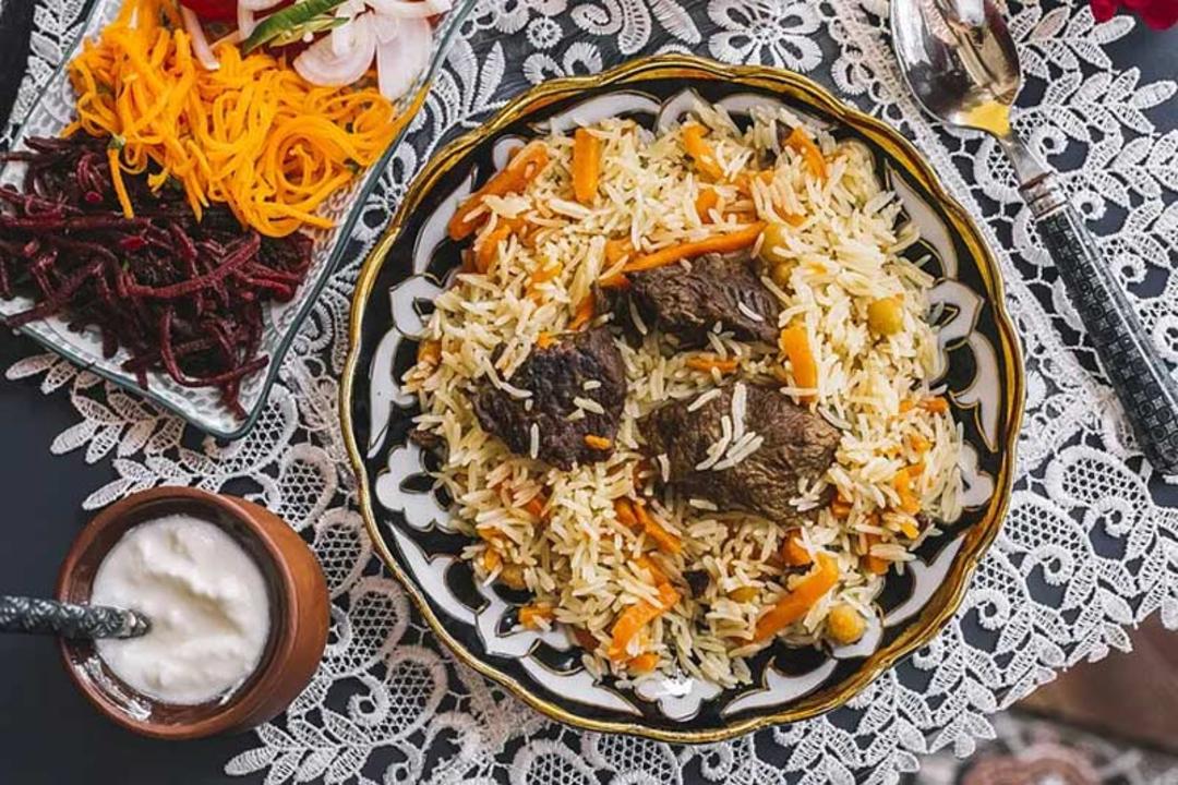 قابلی پلو با هویج خلالی؛ منبع عکس: وب سایت medium.com؛ عکاس: نامشخص