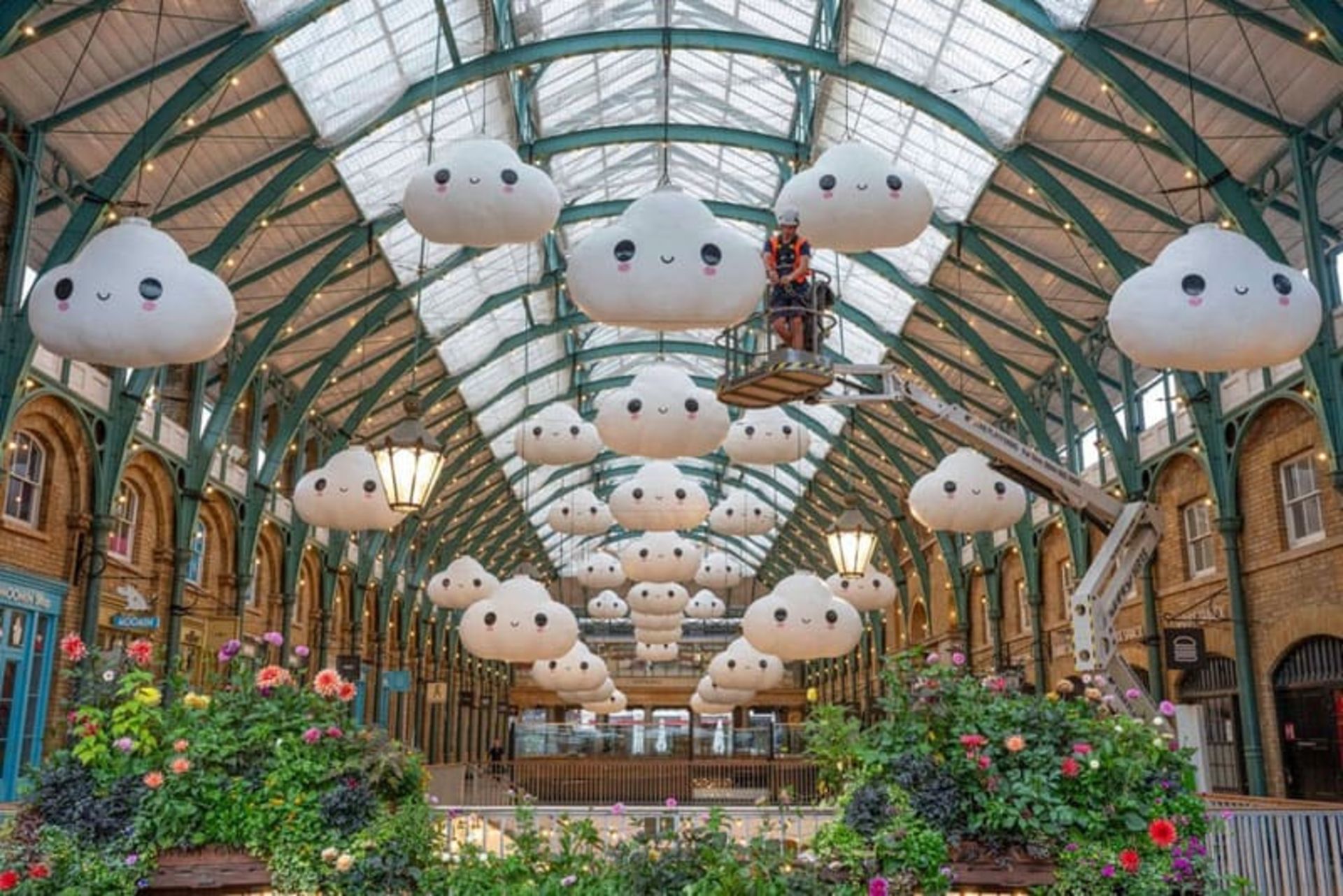 چیدمان هنری خلاقانه در ساختمان بازار کاونت گاردن ( Covent Garden’s) لندن