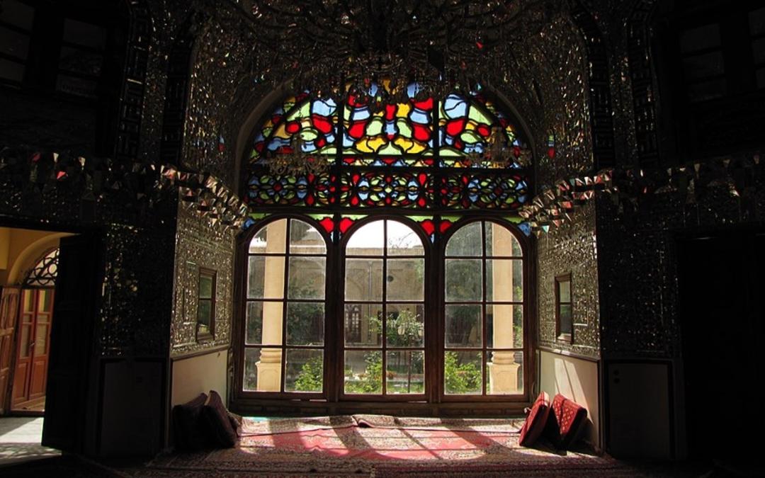 تکیه بیگلر بیگی با پنجره هایی زیبا؛ عکس از سایت commons.wikimedia.org. عکاس نامشخص