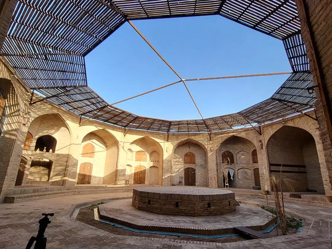 فضای داخلی و معماری کاروانسرای زین الدین