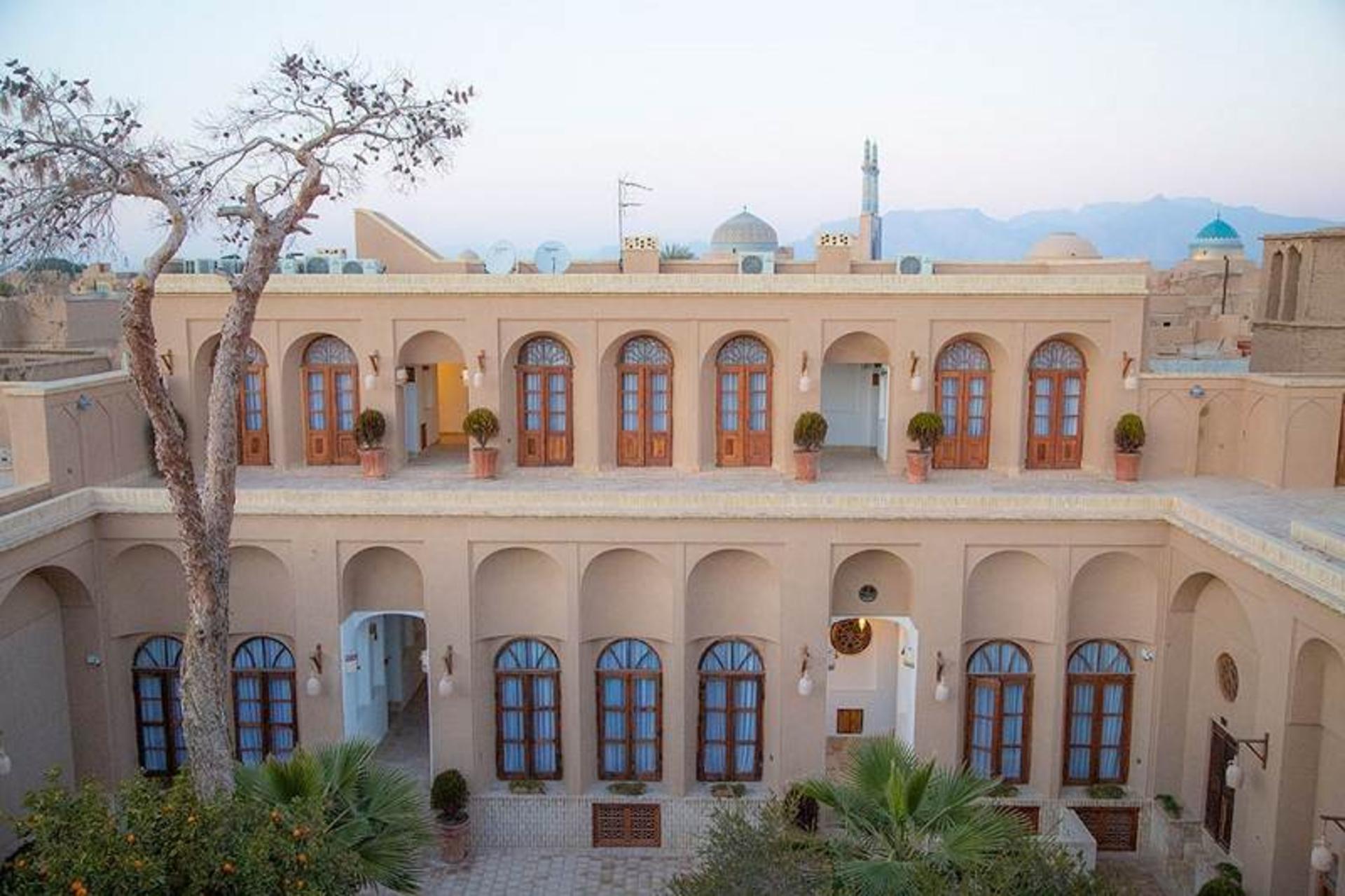 نمای داخلی ساختمان هتل هومان یزد؛ منبع عکس: hoomanhotel.com؛ عکاس: نامشخص