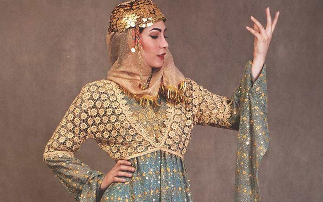 دختر کرد با لباس سنتی، منبع عکس: hich1.com، عکاس: نامشخص