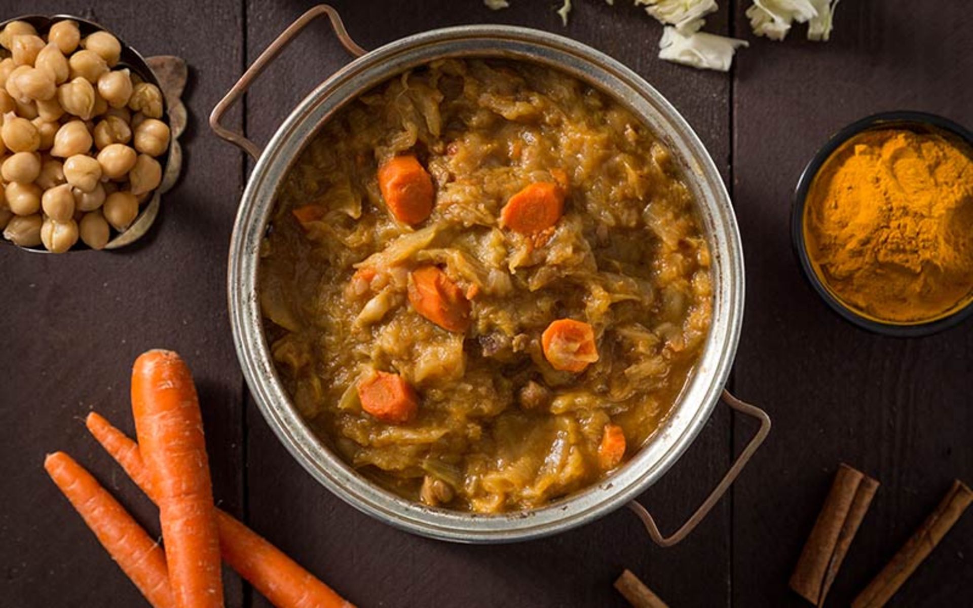 خورشت محلی گیلانی، منبع عکس: gilakifood.com، عکاس: Bobak Radbin Studio