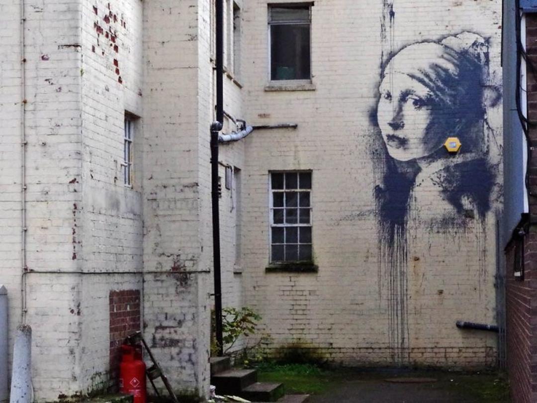 نقاشی دیواری معروف اثر بنکسی؛ منبع عکس وب سایت Banksy.co.uk