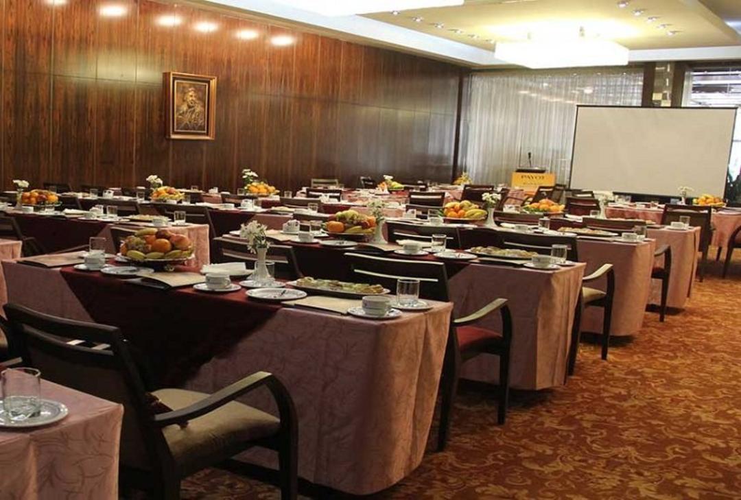 سالن کنفرانس هتل هما یک؛ منبع عکس: وب سایت homahotels.com. عکاس: نامشخص