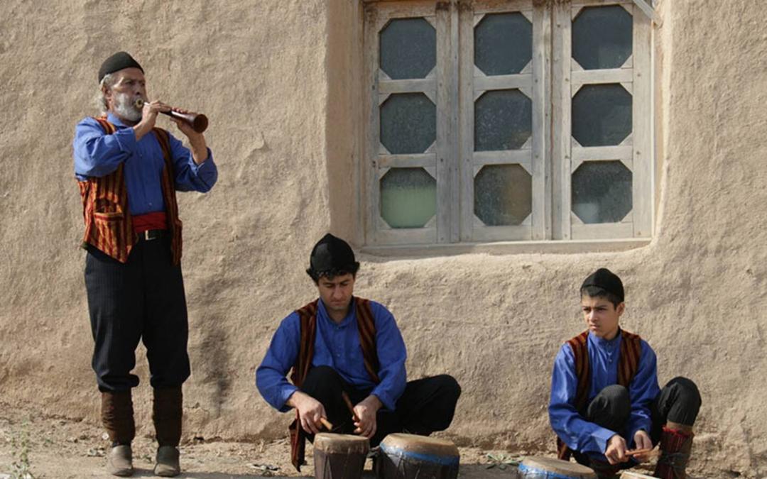 مردان مازندرانی با لباس سنتی، منبع عکس: visitiran.ir، عکاس: نامشخص