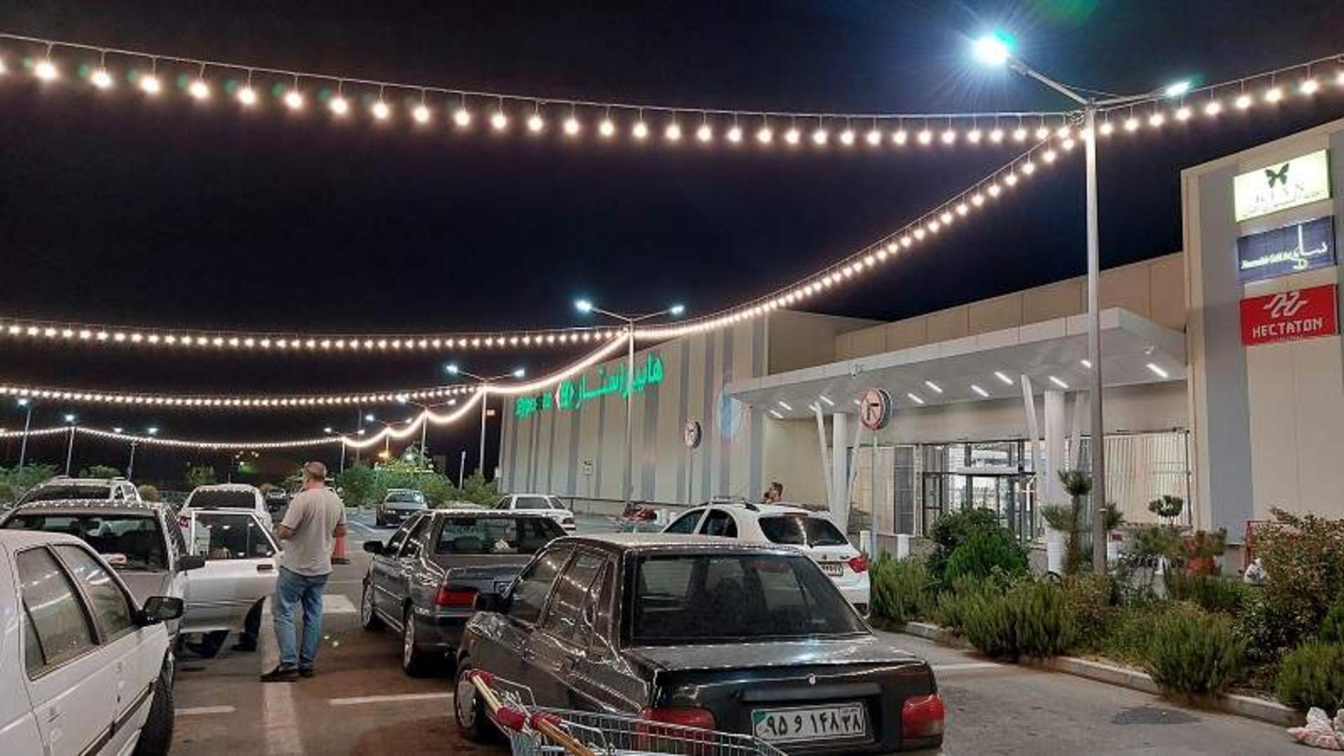 پارکینگ هایپر استار مارلیک کرج؛ منبع عکس: گوگل مپ؛ عکاس: سعید ذوقی اصغرپور